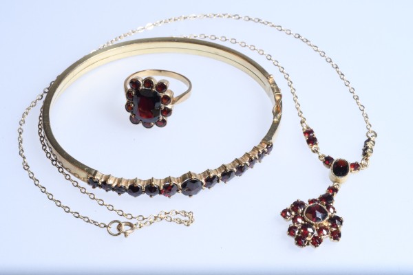 Bild Schmuckset mit Granaten